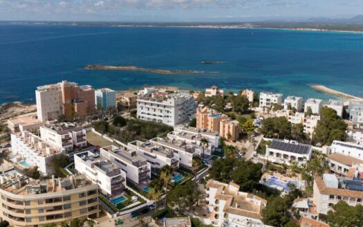 Modernes Neubau-Penthouse mit Dachterrasse und Meerblick in Colonia San Jordi