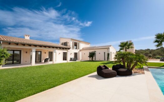 Mediterrane Neubau-Finca mit Pool in Ses Salines