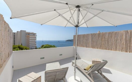 Modernes Penthouse mit Meerblick in Palmanova