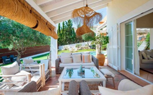 Villa in Santa Ponsa mit Teilmeerblick und Pool