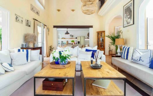 Villa in Santa Ponsa mit Teilmeerblick und Pool