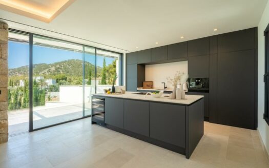 Neugebaute Villa mit Meerblick in Camp de Mar