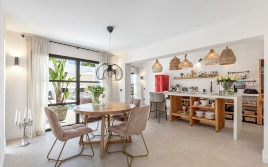 Mediterrane, modernisierte Villa im Beach House Style mit Pool und Meerblick in Sol de Mallorca