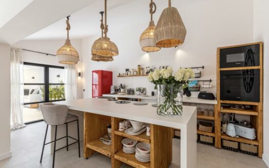 Mediterrane, modernisierte Villa im Beach House Style mit Pool und Meerblick in Sol de Mallorca