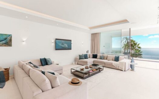 Neubau Villa mit traumhaftem Meerblick über der Bucht Cala Llamp