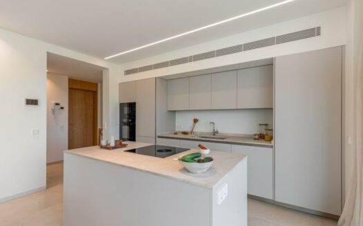 Neugebaute Apartment-Anlage nah am Strand in Cala Mayor