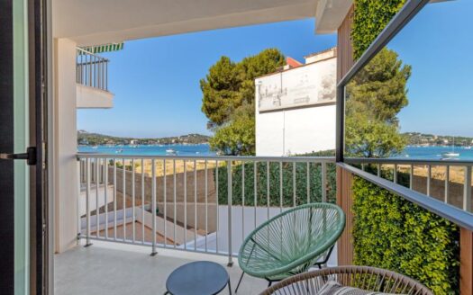 Moderne Strandwohnung mit Meerblick in Santa Ponsa