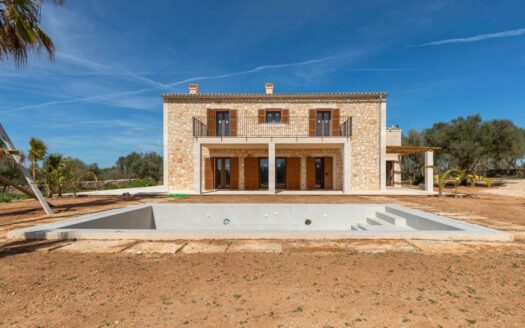 Exklusive Neubaufinca mit Pool in Santanyi