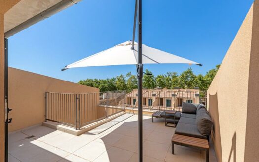 Mediterranes Neubau-Reihenhaus im Dorf Calvia