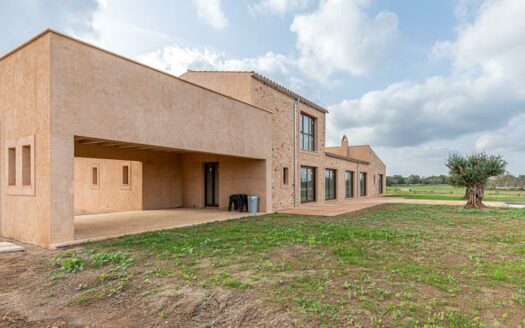 Neubau Finca mit schönem Blick auf den Ort Santanyi
