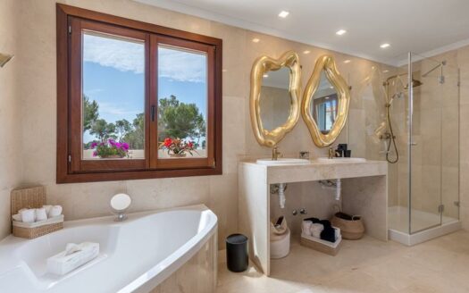 Geschmackvoll renovierte Villa in Sol de Mallorca mit wunderschönem Außenbereich