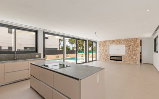 Moderne Neubau Villa in 2. Meereslinie von Son Veri Vell, fußläufig zum Strand und zum Hafen