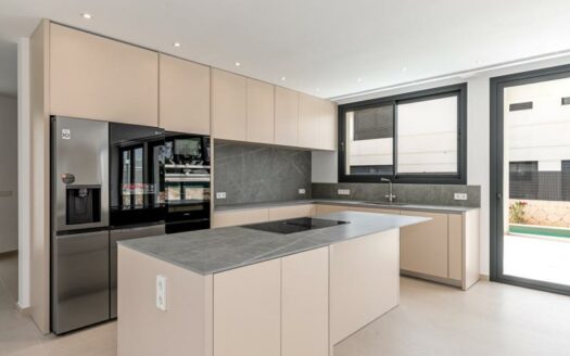 Moderne Neubau Villa in 2. Meereslinie von Son Veri Vell, fußläufig zum Strand und zum Hafen