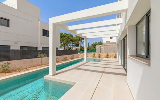 Moderne Neubau Villa in 2. Meereslinie von Son Veri Vell, fußläufig zum Strand und zum Hafen