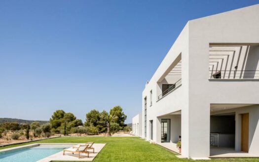 Neugebaute Finca mit Pool in Santa Maria