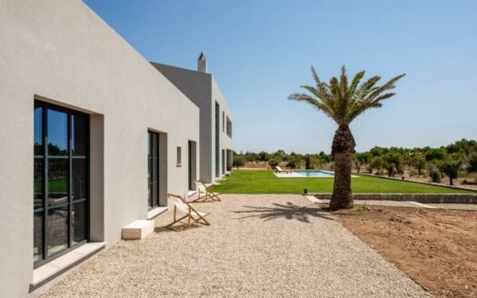 Neugebaute Finca mit Pool in Santa Maria