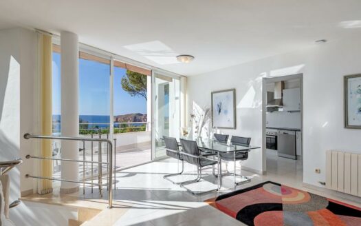 Klassische Architektenvilla in Santa Ponsa mit traumhaftem Meerblick und Blick auf die Malgrats Inseln