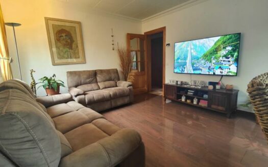 Gepflegtes Haus mit Garten und Terrasse mit Meerblick in Badia Blava