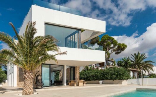 Moderne Villa in erste Meereslinie in Cala Pi
