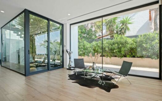 Moderne Villa in erste Meereslinie in Cala Pi