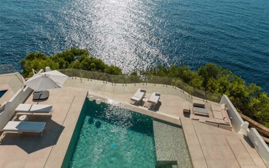 Moderne Villa in erste Meereslinie in Cala Pi