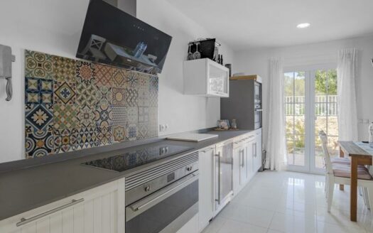 Mediterrane Doppelhaushälfte mit Garten und privatem Pool in Puig de Ros