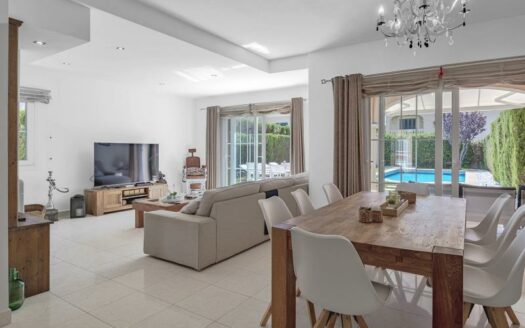 Mediterrane Doppelhaushälfte mit Garten und privatem Pool in Puig de Ros