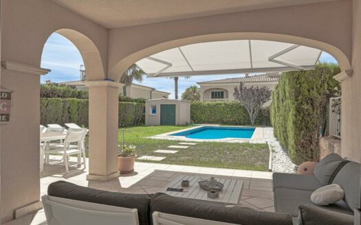 Mediterrane Doppelhaushälfte mit Garten und privatem Pool in Puig de Ros