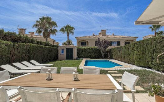 Mediterrane Doppelhaushälfte mit Garten und privatem Pool in Puig de Ros