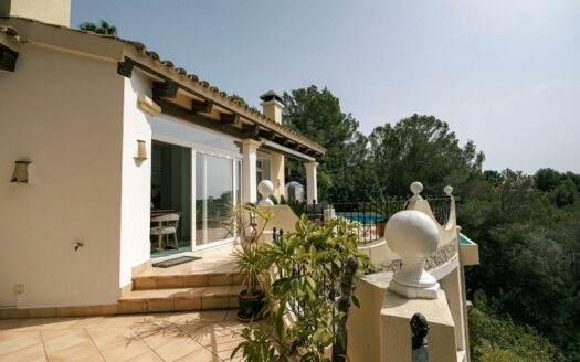 Mediterrane Villa am Golfplatz in Bendinat