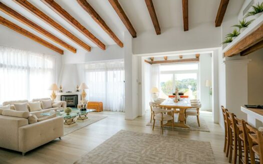 Mediterrane Villa am Golfplatz in Bendinat