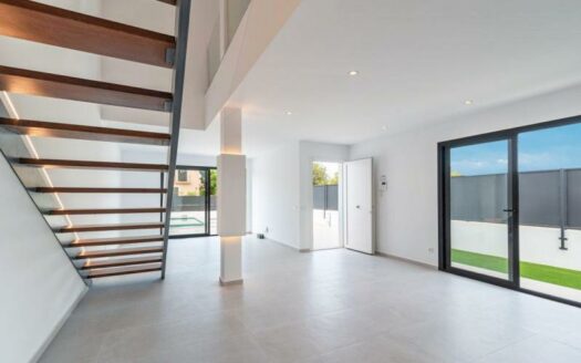 Haus in Puig de Ros – Neubauimmobilie mit Pool