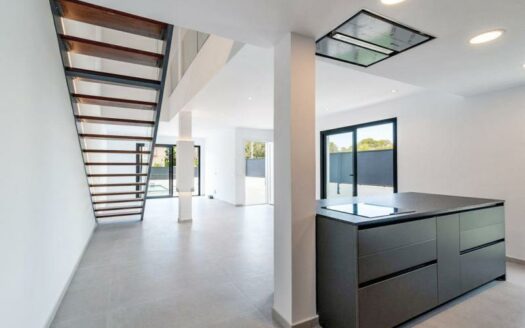 Haus in Puig de Ros – Neubauimmobilie mit Pool