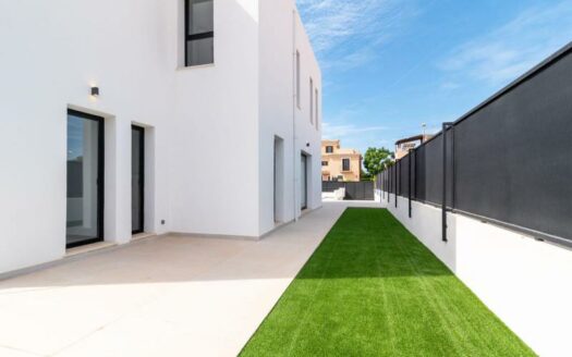 Haus in Puig de Ros – Neubauimmobilie mit Pool
