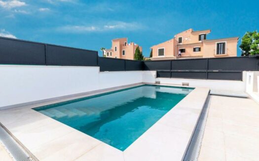 Haus in Puig de Ros – Neubauimmobilie mit Pool