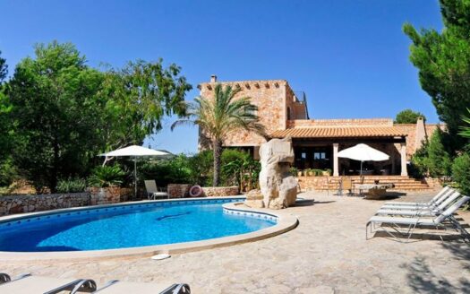 Herrschaftliche Finca mit Weinanbau in S´Horta